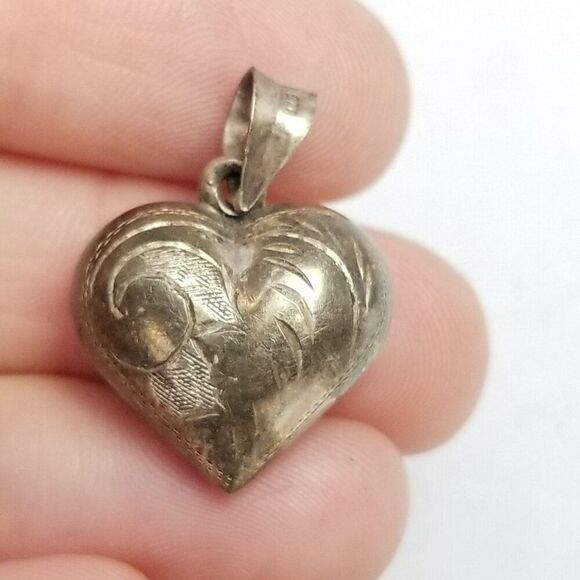 Vintage Sterling Silver Puffy Heart Shape Pendant with Etched Design, Estate - Picture 1 of 7